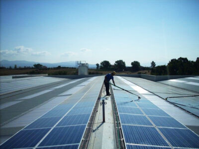 Perché e come pulire i pannelli solari fotovoltaici