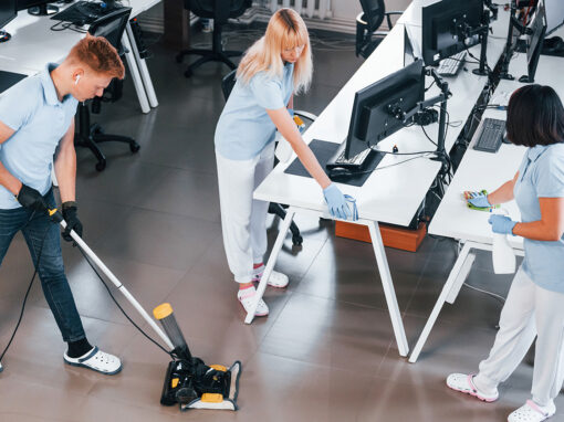 Pulizie per le Attività Commerciali durante l’Estate: Consigli e Importanza