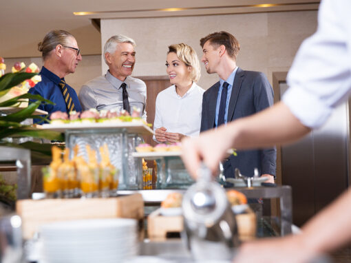 Pulizie dopo eventi aziendali: ripristino rapido sale conferenze