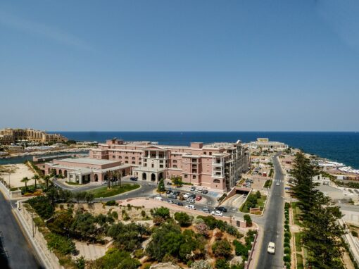 Pulizia hotel sul mare: sabbia, salsedine e umidità